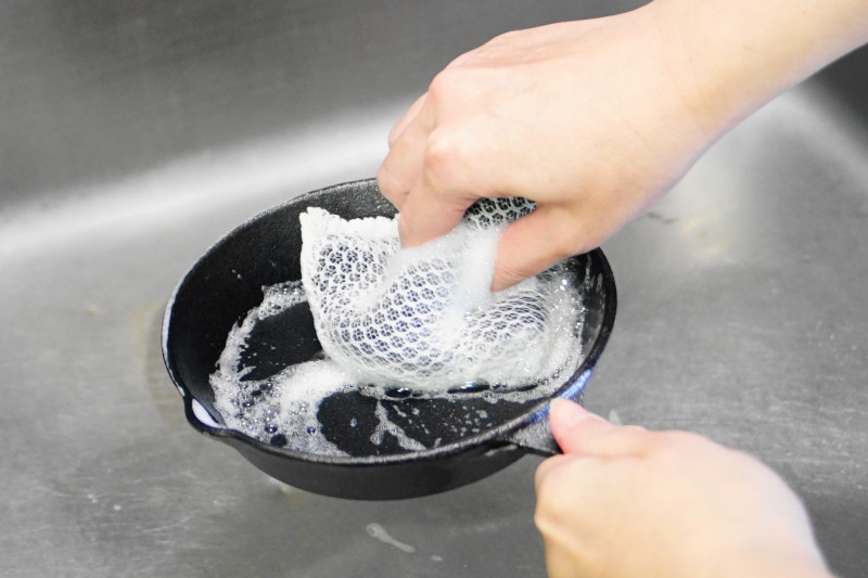 ニトリ　スキレット　シーズニング1　洗剤で洗う